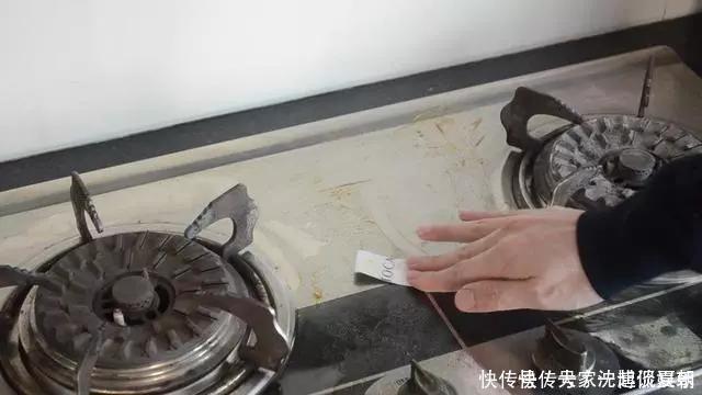 牙膏|用完的牙膏管别扔掉,放在厨房一年能省不少钱,邻居见了纷纷学!