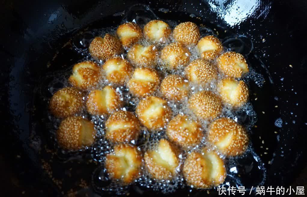 这款小零食香酥可口,做法简单,家里可以多备点,孩子很喜欢吃