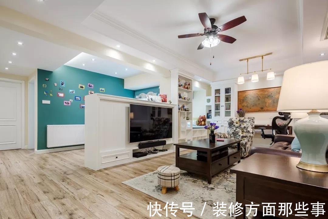 电视墙|120平现代美式风三居室,把电视墙后方做成收纳,实用通透又漂亮