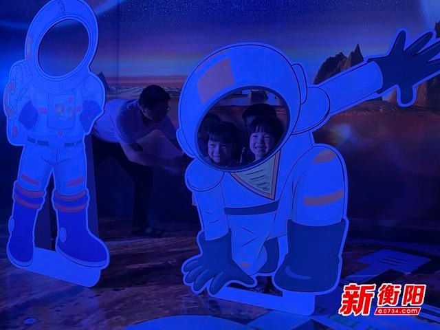 火星 南岳祝融号火星体验馆开馆 模型火星车点燃小朋友的航天梦