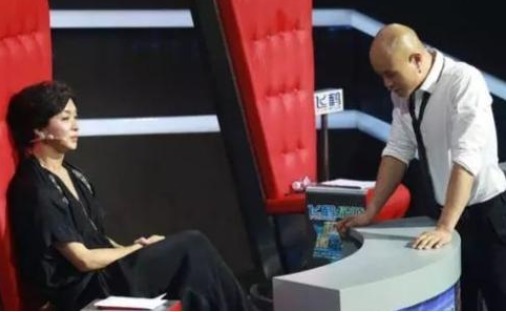 从“金牌主持”到“街头演讲”，乐嘉渐变人生背后，皆是因果轮回