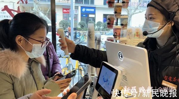 奶茶|静安区愚园路霓裳茶舞奶茶店恢复营业 门店客流恢复闭店前水准