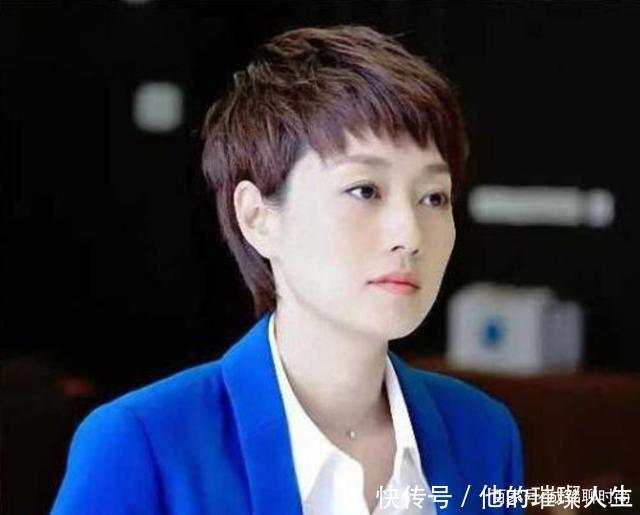 时尚|50岁女人染什么色好看时尚高级感的巧克力色,低调奢华有内涵