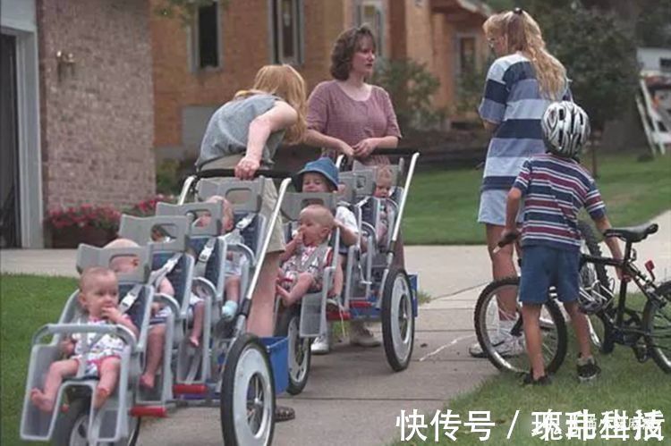 宝妈|一胎生“一窝”是种什么体验?七胞胎一天用52片尿布,喝42瓶奶粉