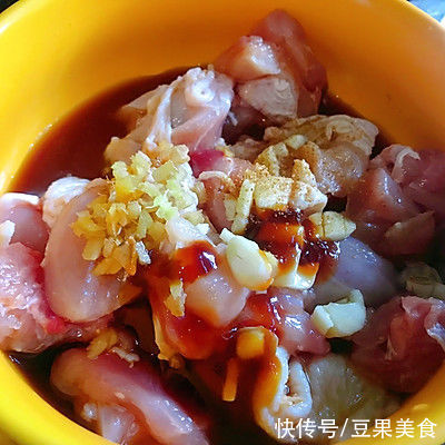 李子|舌尖上的中国，滑鸡腊肉煲仔饭能占一席之地
