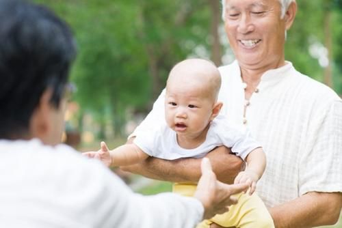 小戴|多听老人的话没错，但有些话最好别听，否则可能会“坑”娃