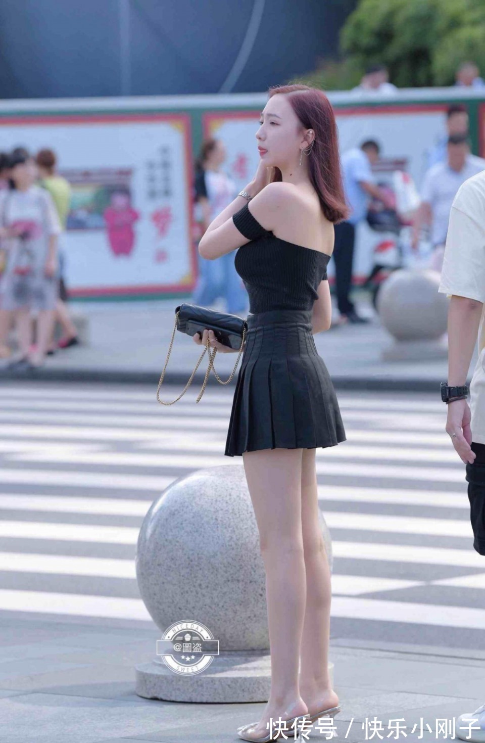 优越感|优雅时尚的连衣裙装扮提升气场,轻松搭配出优越感,光鲜靓丽