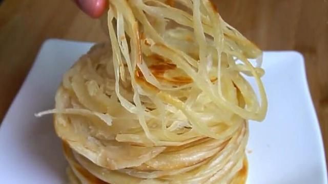 外酥|最近此面食做法火了,家有面粉就能做,外酥里软,比鸡蛋饼还好吃