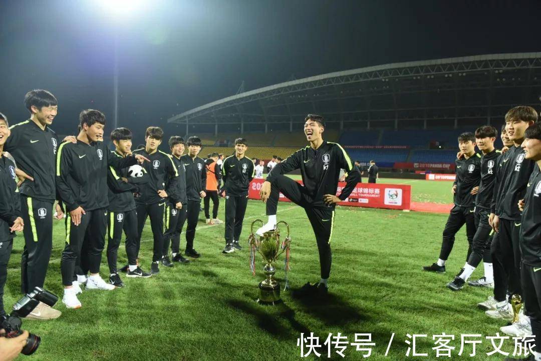 犯规|杀人式犯规!武大靖险被冰刀割喉,国人都被他激怒了!