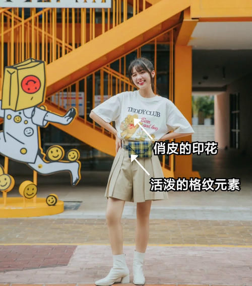 百褶裙|有一种减龄穿搭叫：T恤+百褶裙，青春又时尚，比你想象中的要美！
