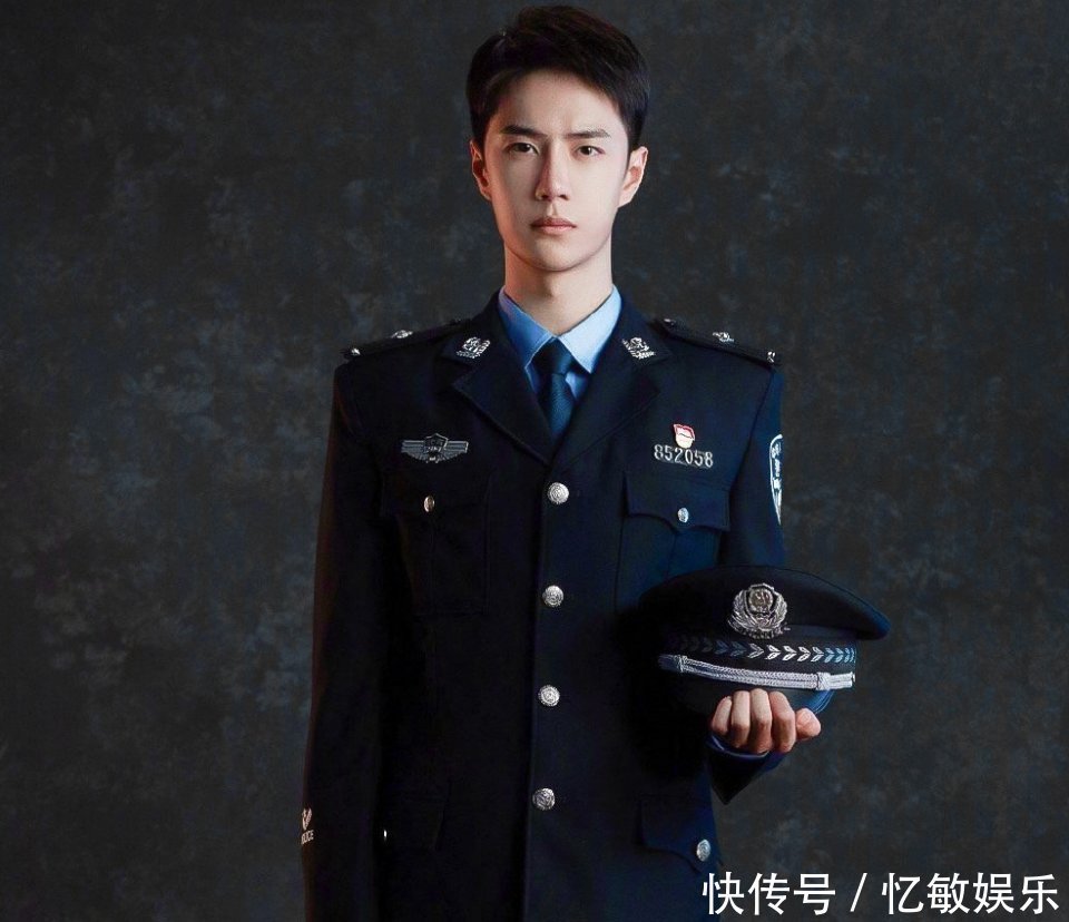 应援,警察肩章暴露级别,粉丝秒变事业粉