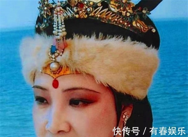 刘姥姥!红楼梦:作者用两处描写平儿,瞬间揭露出平儿人性中最丑陋的一面