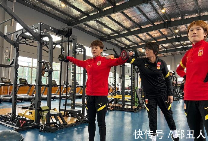 水庆霞|罪魁祸首!女足31岁铁血队长又落泪,贾秀全毁她生涯,谢谢水庆霞