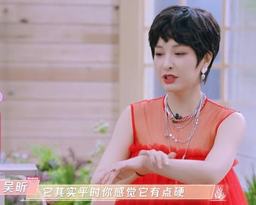  东北|郑爽节目中表演东北搓澡，大刷子刷的胳膊刺啦响！网友：感觉掉层皮！