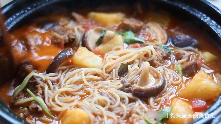 长假在家不想做饭，教你一个做法，土豆牛肉一锅炖，能吃两碗饭