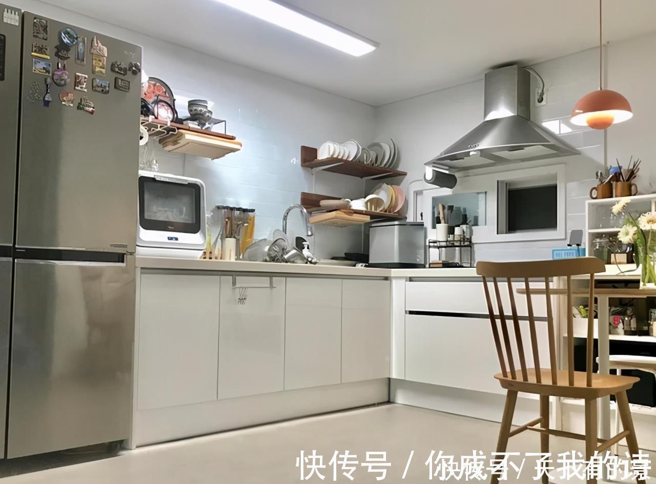 实木|夫妻改造56㎡老破小，变身简约舒适的小婚房，小餐厅设计真机智！