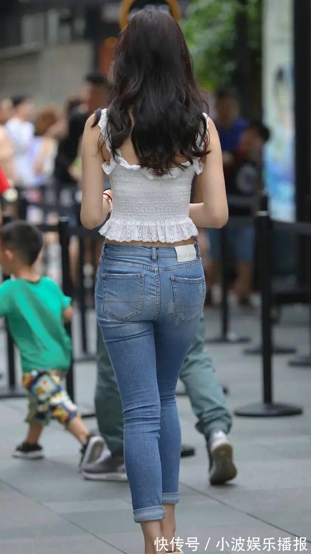 百搭|牛仔裤穿出优雅感没丝毫赘肉,松紧有致非常百搭
