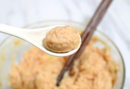 料酒|干炸丸子,不可放料酒和鸡蛋,教你正确做法,丸子外脆内软特香