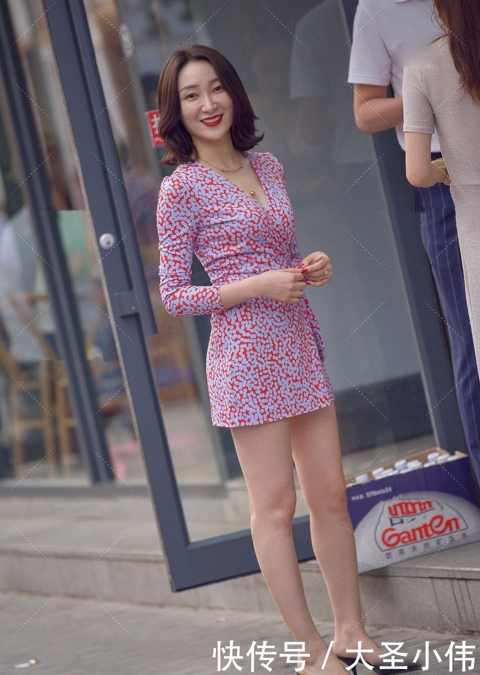 美女|美女街拍：怎么会有如此纯洁美丽的女人，貌似“杨贵妃”，如此好看的美女！