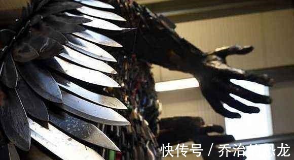 伦敦|伦敦市区最著名的天使雕像由10万把刀制成,每一把刀都意义非凡!