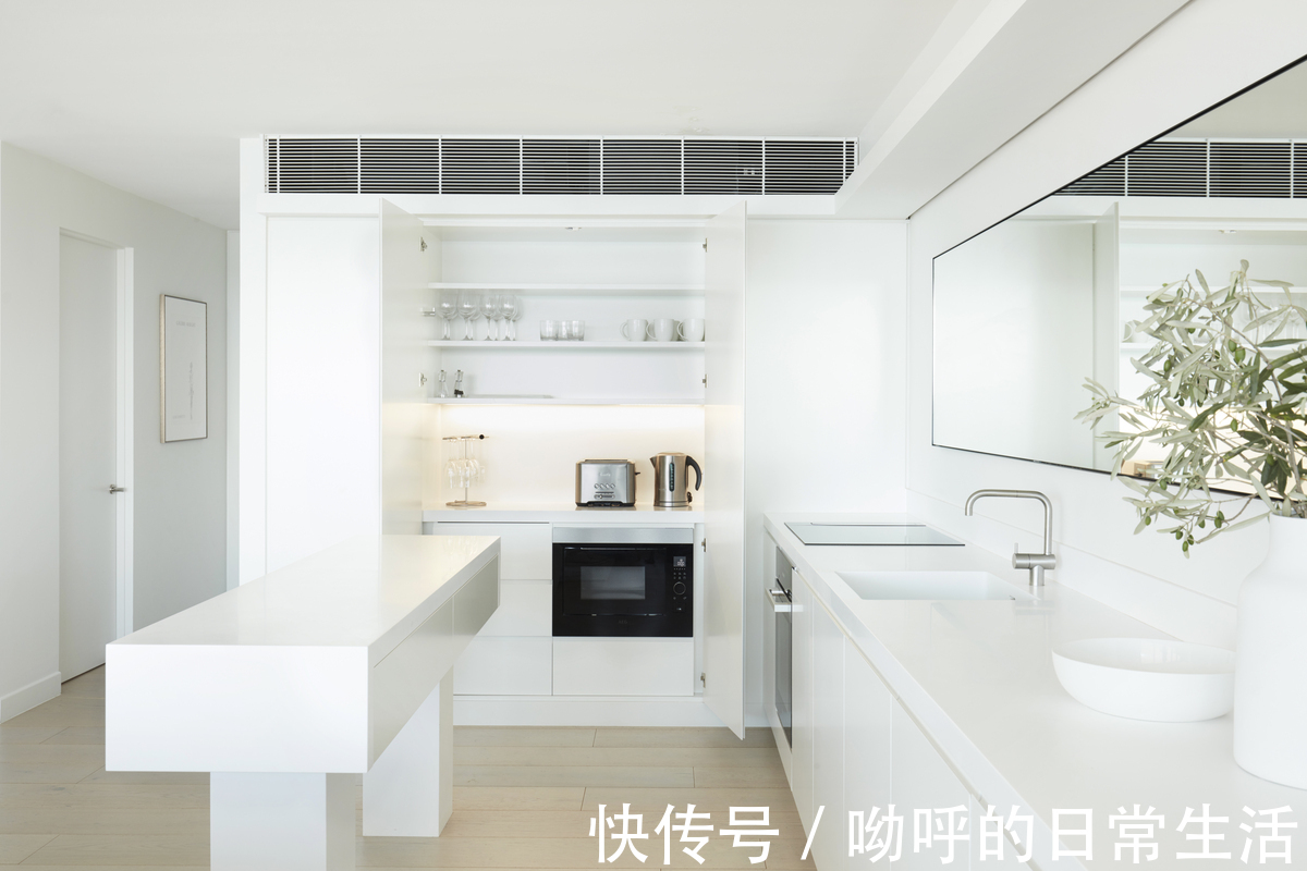 布鲁克|80㎡极简小公寓,坐拥美丽海湾景色