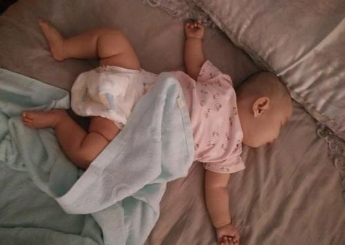 宝宝|宝宝的3种睡姿要注意，可能影响智商和颜值，中招的家长快纠正