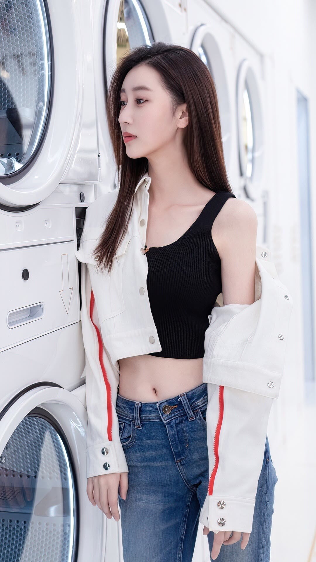 牛仔 性感牛仔配上黑色小背心, 完美的身材堪称一绝