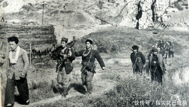 挑水|日军打扮成八路军,还帮老乡劈柴挑水,结果因一泡马粪被全歼