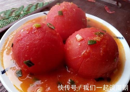 西红柿和它搭在一起,锅里蒸15分钟,入口浓浓的鲜味,弹嫩好吃