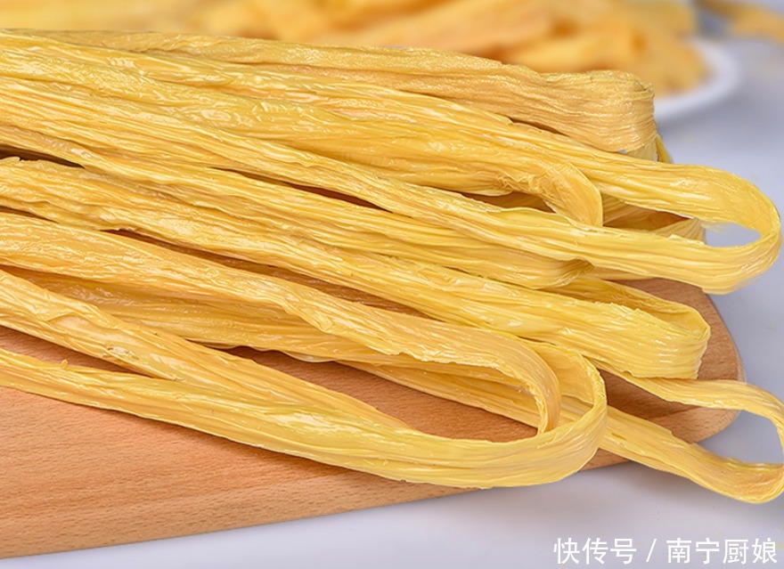 买腐竹时,选颜色“深”的还是“浅”的?终于搞明白了,别买错了