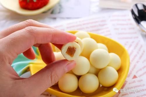 不用开火,3种食材放一起,揉一揉就能吃!开年最简单的小零食