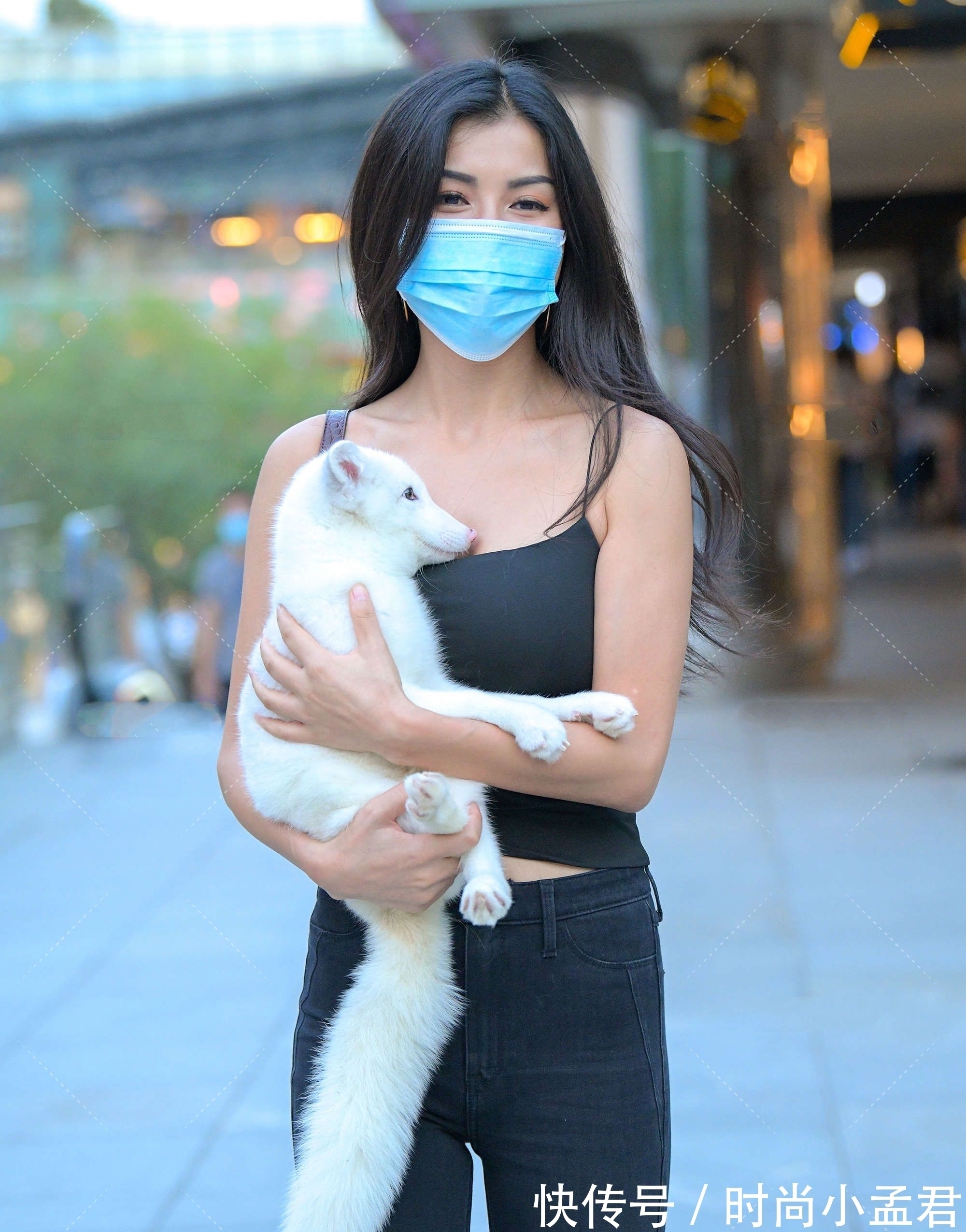 修身 欧美穿搭,深色修身牛仔裤,搭配一双长靴子