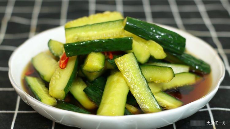 关键|饭店的腌黄瓜为啥脆嫩好吃？关键就在“这3步”，很多人搞不懂