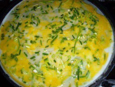 别再买小摊上的鸡蛋饼了，教你一招，3分钟搞定