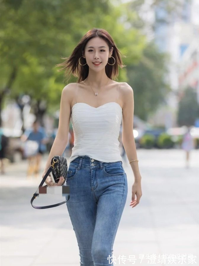 露脐装 想要紧身牛仔穿得有魅力，就要搭配高跟鞋，轻松“胜人一筹”！