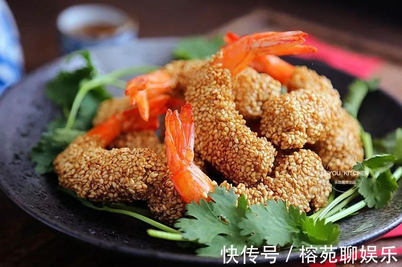 年夜饭,虾的别样做法,香酥鲜美,寓意节节高,不知不觉就吃光了