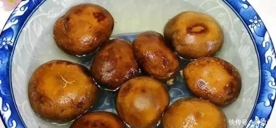 香菇别用清水洗,教你个小妙招,让脏东西小虫子自动跑出来