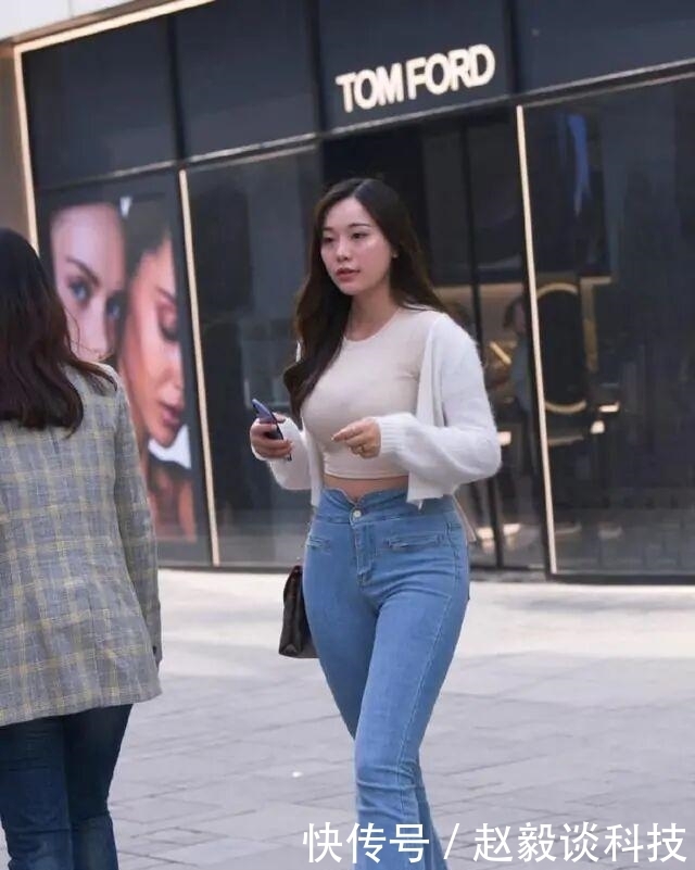 牛仔裤|白色优雅长袖搭配蓝色经典打底裤,有一些讲究的,好看显瘦