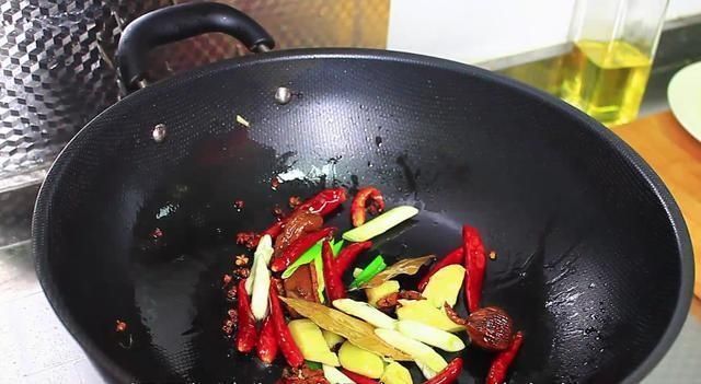 窍门|酱牛肉时,记住“1腌2泡”的窍门,牛肉香嫩无腥味,还缩水少