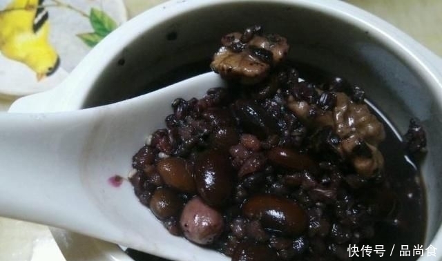 核桃|没事别拔白头发,每天吃点它,远离白头发烦恼,长出乌黑亮发