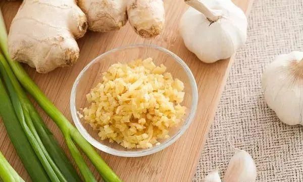 咳嗽|感冒只需一粒蒜，这样用能解救咳嗽与咽痒，全家适用！