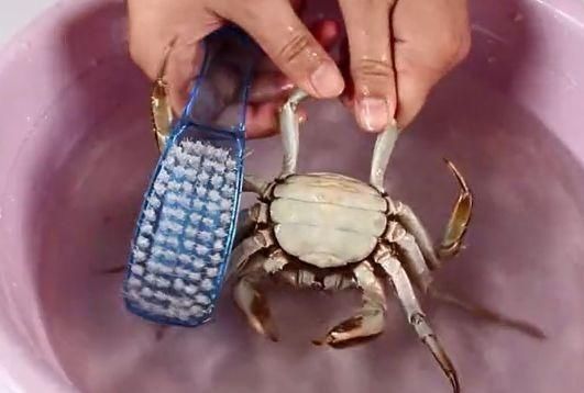 细腻|蒸螃蟹时,直接上锅蒸就错了,多加1步,肉质鲜嫩细腻没腥味