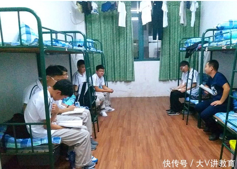 学生们|同样是高中生，“走读”VS“住校”差距很大，希望家长不要选错