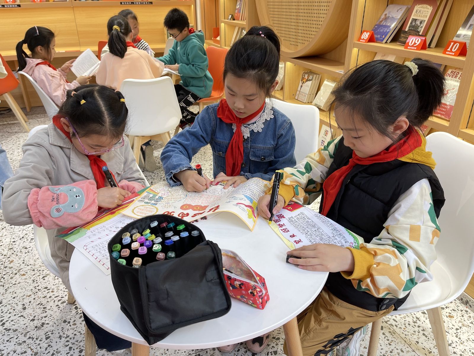 永安桥社区：红领巾向党，祖国发展我成长
