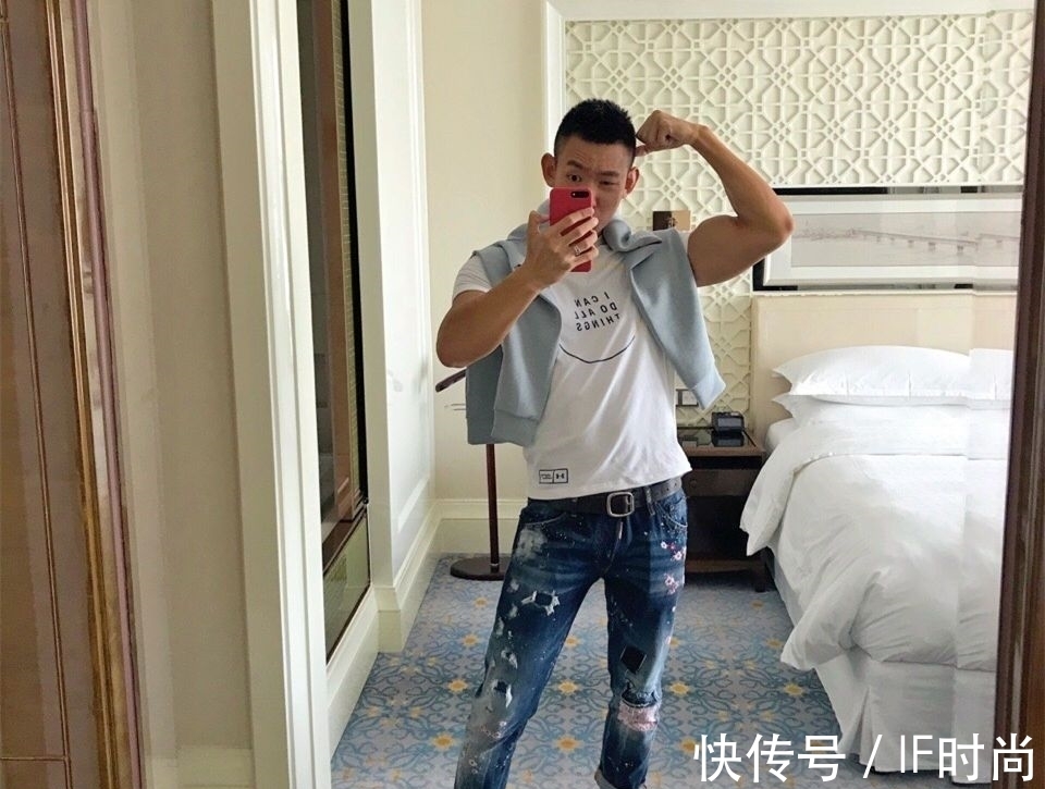 腹肌|颜值与身材俱佳的90后型男，结实的腹肌和胸肌让人心动！