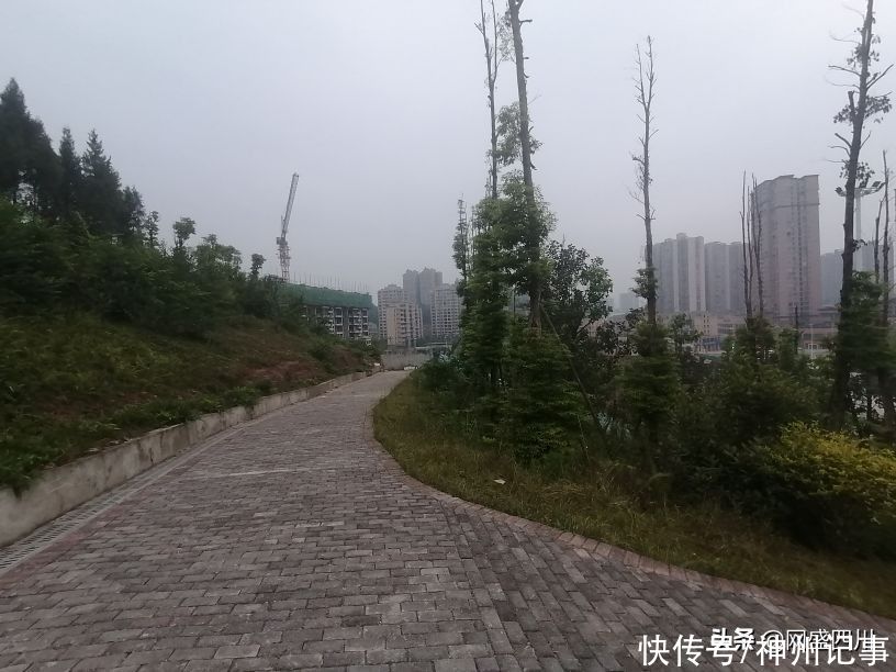 蓬安|逛游百牛赞歌广场，这里风景独好