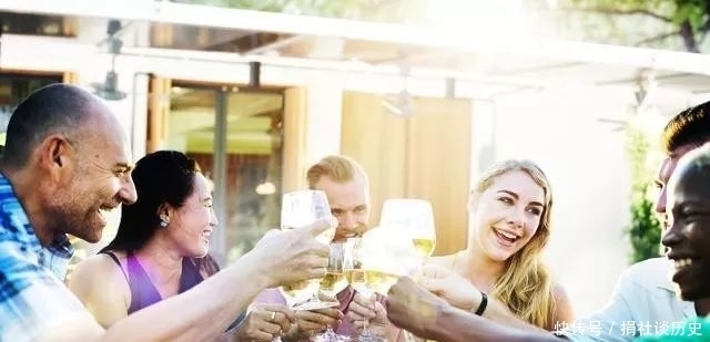 饭后半小时,不要做这4件伤身事,以免健康“倒退”了