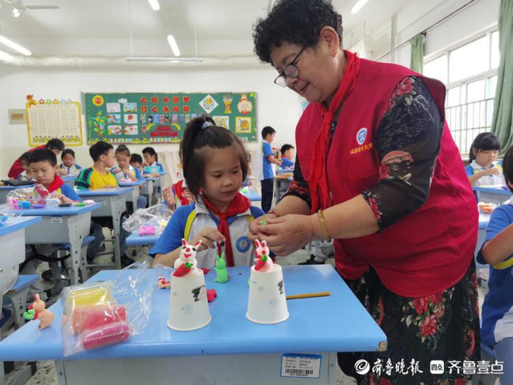 趣课堂！济南一小学的孩子们学剪纸、捏面塑，喜迎中秋节|情报站| 面塑