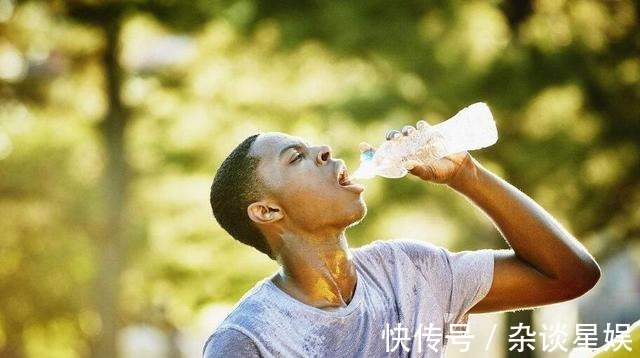 小姐姐|揭秘男性衰老的因素，熬夜排第五，第一再喜欢都要改掉