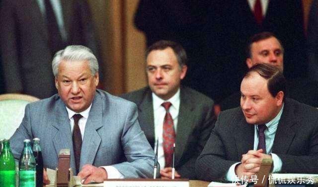 政治家|东欧剧变后的局势:西方势力群狼政策,如何颠覆东欧政权